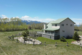 The Front Porch 20-Acre Country Home with Mtn View